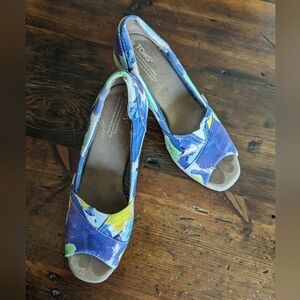 TOMS FLORAL WEDGES, SIZE 9W